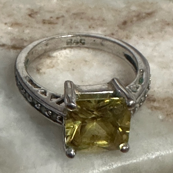 Jewelry - Elegant Silver Ring